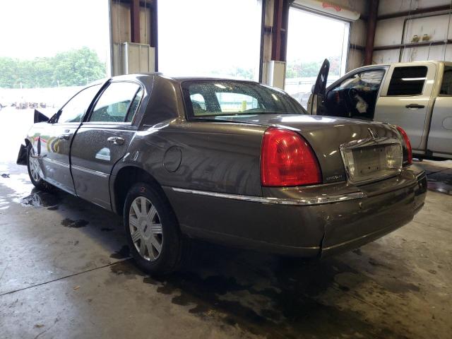 Photo 3 from auction – 2004 LINCOLN TOWN CAR U with VIN 1LNHM83W54Y639743
