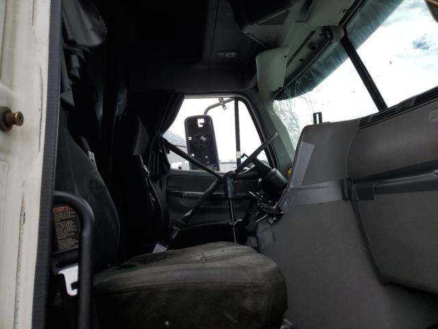 Photo 5 from auction – 2005 FREIGHTLINER CONVENTION with VIN 1FUJBBCK05LN50949