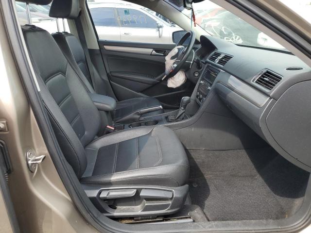 Photo 5 from auction – 2015 VOLKSWAGEN PASSAT S with VIN 1VWAT7A3XFC016319