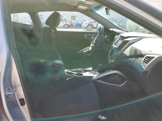 Foto 5 de la subasta – 2016 HYUNDAI VELOSTER con VIN KMHTC6AD4GU281680