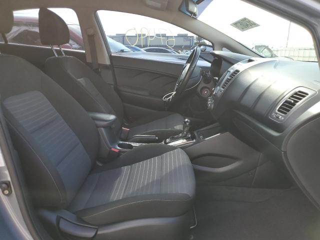 Photo 5 from auction – 2017 KIA FORTE LX with VIN 3KPFL4A76HE111675