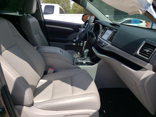Photo 5 from auction – 2017 TOYOTA HIGHLANDER with VIN 5TDKZRFH9HS523655