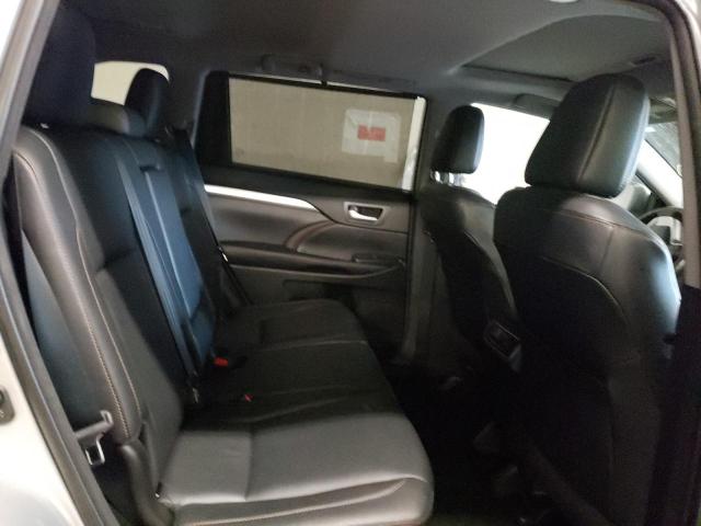 Photo 6 from auction – 2018 TOYOTA HIGHLANDER with VIN 5TDJZRFHXJS557413