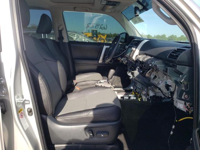 Photo 5 from auction – 2018 TOYOTA 4RUNNER SR with VIN JTEBU5JR1J5574422