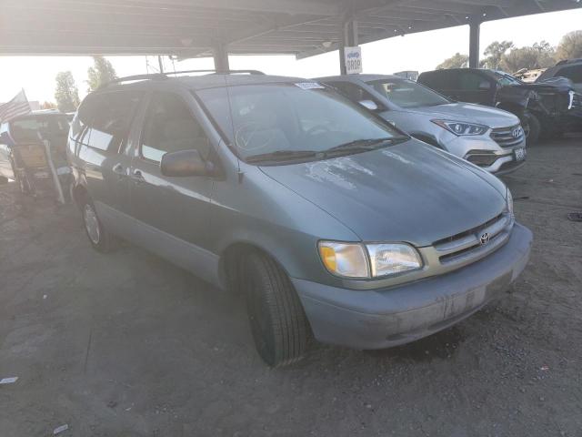 TOYOTA SIENNA CE 1999 with VIN 4T3ZF19C8XU130722 - Photo from auction