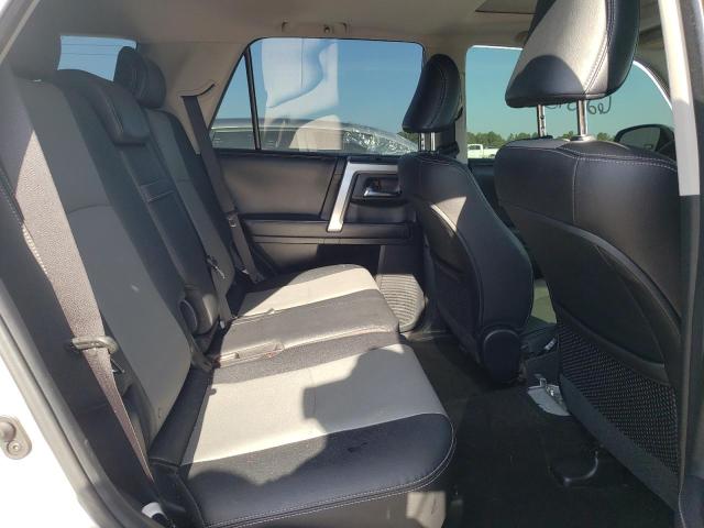 Photo 6 from auction – 2018 TOYOTA 4RUNNER SR with VIN JTEBU5JR1J5574422