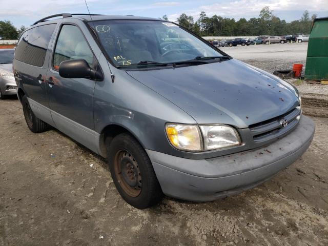 TOYOTA SIENNA LE 2000 with VIN 4T3ZF13C8YU318196 - Photo from auction