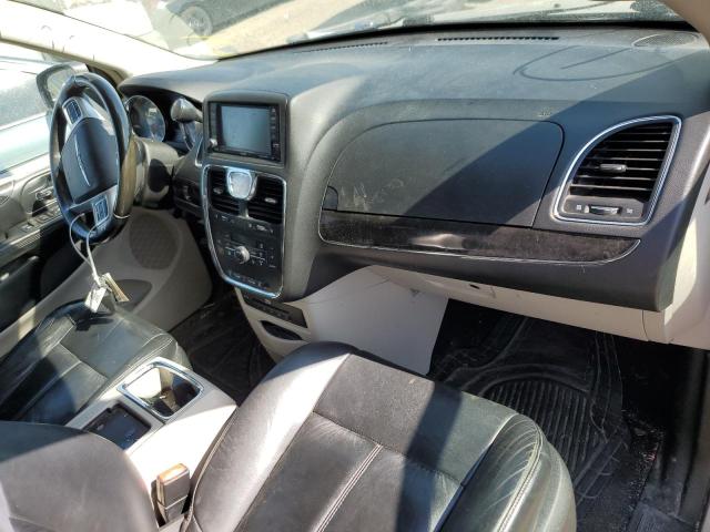 Photo 9 from auction – 2015 CHRYSLER TOWN & COU with VIN 2C4RC1GGXFR711209