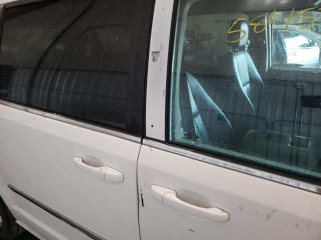 Photo 9 from auction – 2014 CHRYSLER TOWN & COU with VIN 2C4RC1BG2ER396945