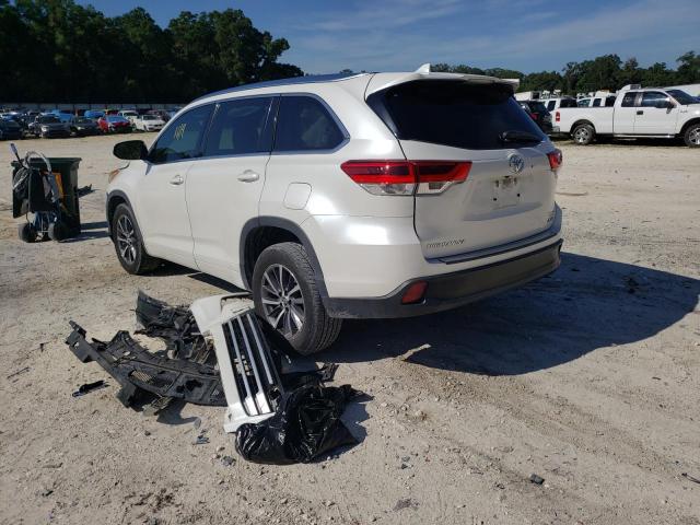 Photo 3 from auction – 2018 TOYOTA HIGHLANDER with VIN 5TDKZRFH2JS540853