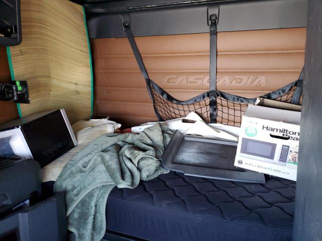 Photo 6 from auction – 2018 FREIGHTLINER CASCADIA 1 with VIN 3AKJHHDR7JSJL9303