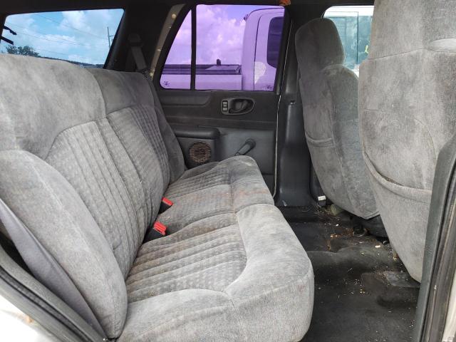 Photo 6 from auction – 2002 CHEVROLET BLAZER with VIN 1GNCS13W32K229607