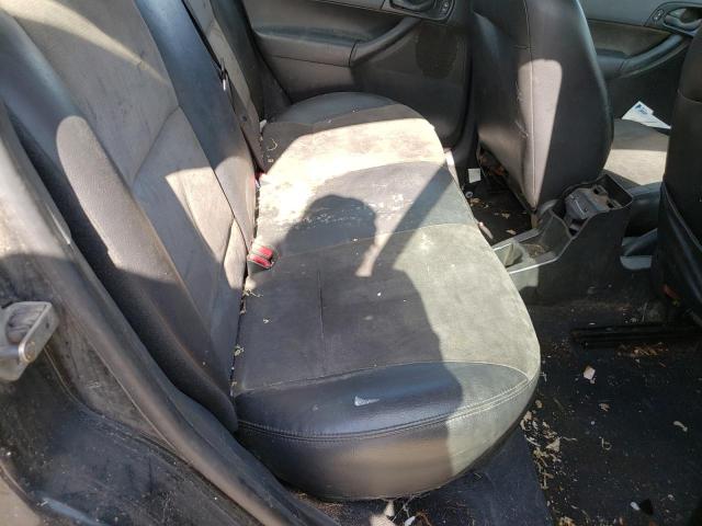 Photo 6 from auction – 2000 FORD FOCUS LX with VIN 1FAFP33P0YW415348