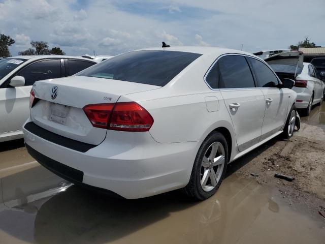 Photo 4 from auction – 2015 VOLKSWAGEN PASSAT S with VIN 1VWAS7A32FC105983