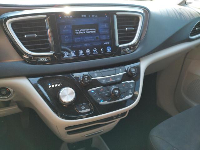 Photo 10 from auction – 2017 CHRYSLER PACIFICA T with VIN 2C4RC1DG0HR704146