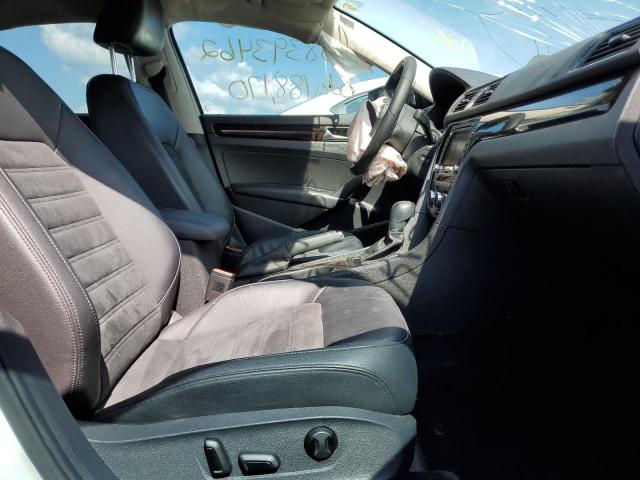 Photo 5 from auction – 2015 VOLKSWAGEN PASSAT SEL with VIN 1VWCV7A36FC014893