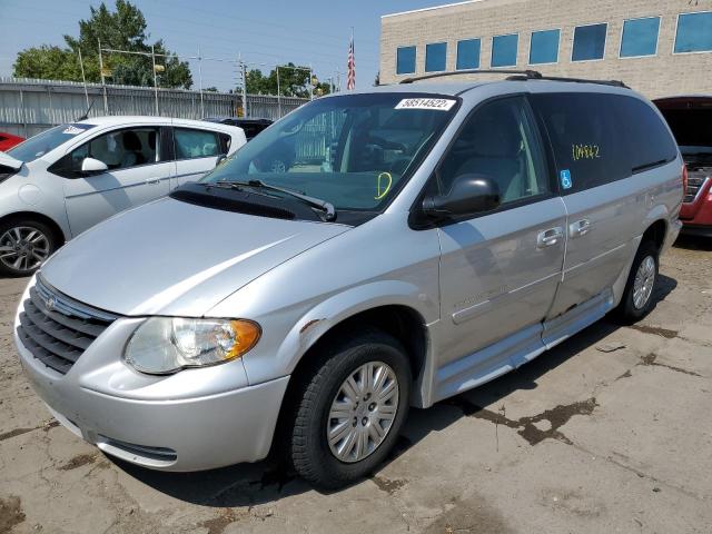 Photo 2 from auction – 2006 CHRYSLER TOWN & COU with VIN 2A4GP44R66R757424