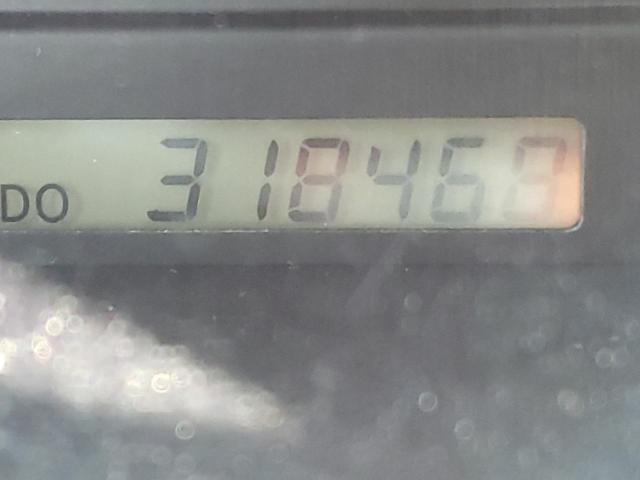 Photo 8 from auction – 2003 TOYOTA CAMRY LE with VIN 4T1BE32K03U220077