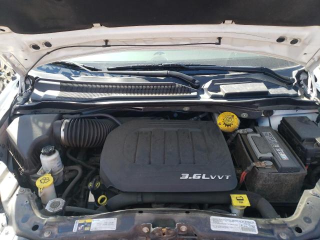 Photo 7 from auction – 2015 CHRYSLER TOWN & COU with VIN 2C4RC1CG0FR584010