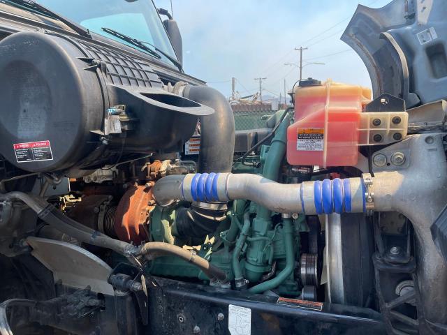 Photo 6 from auction – 2020 VOLVO VN VNL with VIN 4V4NC9EH7LN242523