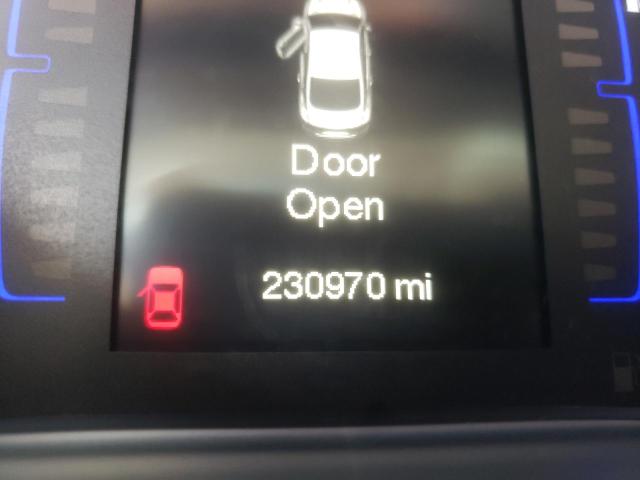 Photo 8 from auction – 2015 CHRYSLER 200 LIMITE with VIN 1C3CCCABXFN533172