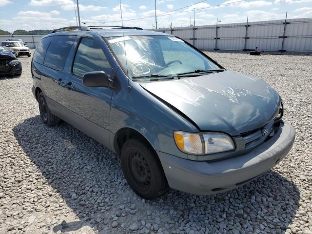 TOYOTA SIENNA LE 2000 with VIN 4T3ZF13C5YU287635 - Photo from auction