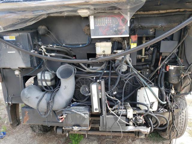 Photo 7 from auction – 2004 NEWM MH with VIN 5B4MP67G843376748