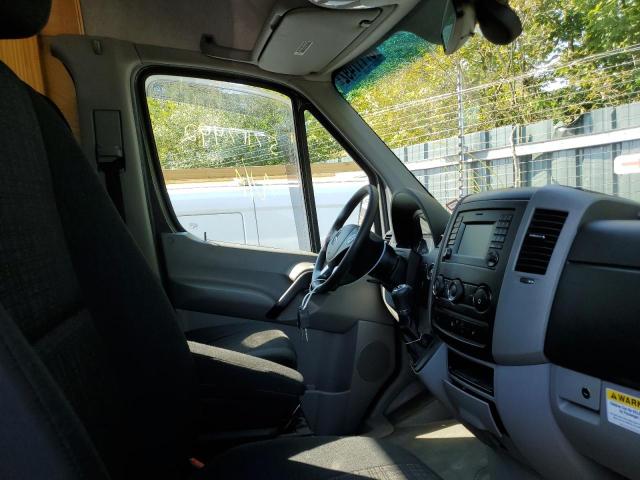 Photo 5 from auction – 2017 MERCEDES-BENZ SPRINTER 2 with VIN WD3PE7CD4HP563296