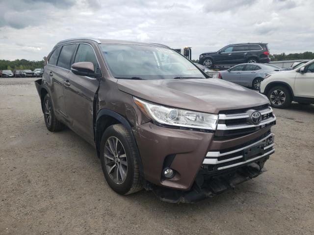 TOYOTA HIGHLANDER 2017 with VIN 5TDJZRFH2HS385579 - Photo from auction