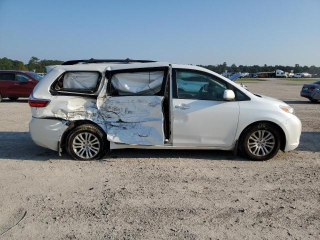 Photo 9 from auction – 2015 TOYOTA SIENNA XLE with VIN 5TDYK3DC6FS592318