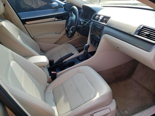 Photo 5 from auction – 2015 VOLKSWAGEN PASSAT S with VIN 1VWAT7A37FC118208