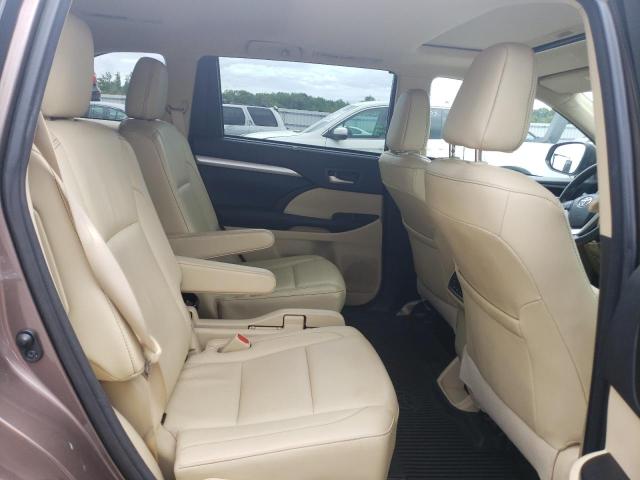 Photo 6 from auction – 2017 TOYOTA HIGHLANDER with VIN 5TDJZRFH2HS385579