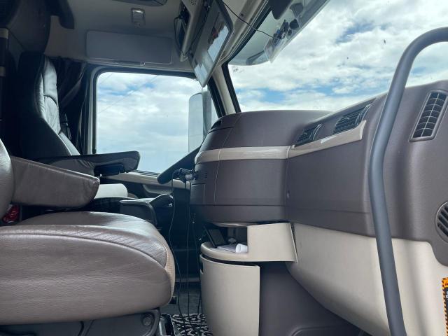 Photo 5 from auction – 2017 VOLVO VN VNL with VIN 4V4NC9EH1HN984052