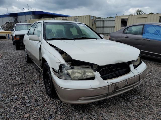 TOYOTA CAMRY CE 2000 with VIN 4T1BG22K5YU934072 - Photo from auction