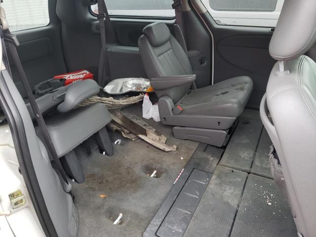 Photo 6 from auction – 2005 CHRYSLER TOWN & COU with VIN 2C4GP54L25R493768