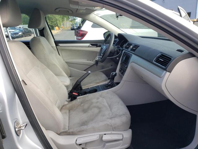 Photo 5 from auction – 2016 VOLKSWAGEN PASSAT S with VIN 1VWAT7A38GC017227