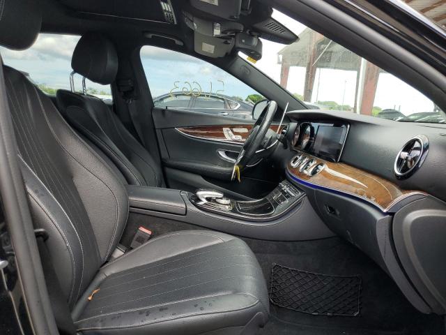 Photo 5 from auction – 2017 MERCEDES-BENZ E 300 with VIN WDDZF4JB2HA156419