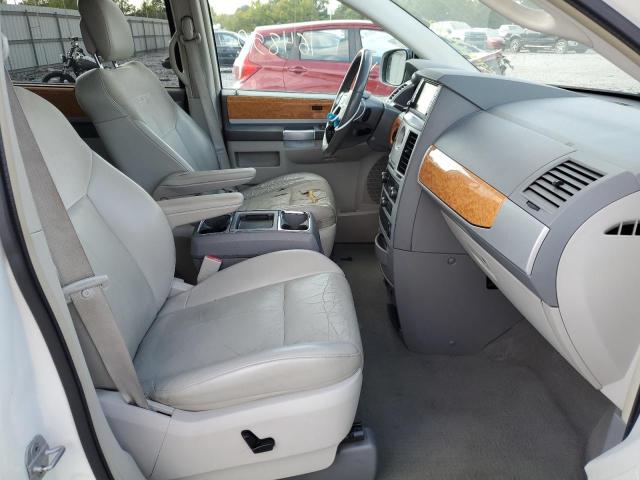 Photo 5 from auction – 2010 CHRYSLER TOWN & COU with VIN 2A4RR7DX5AR421677