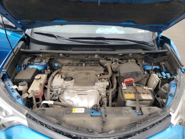 Photo 7 from auction – 2017 TOYOTA RAV4 SE with VIN JTMJFREV0HD218987