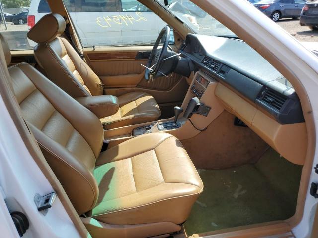 Photo 5 from auction – 1992 MERCEDES-BENZ 300 E with VIN WDBEA30D6NB589119