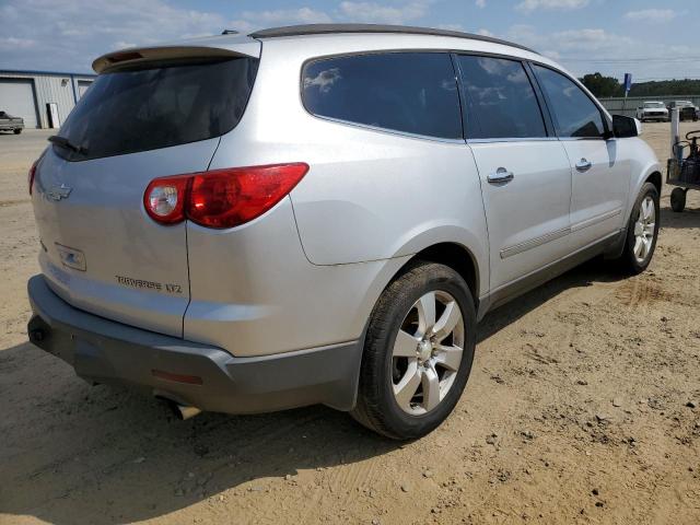 Photo 4 from auction – 2009 CHEVROLET TRAVERSE L with VIN 1GNEV33D29S102870