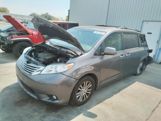 Photo 2 from auction – 2017 TOYOTA SIENNA XLE with VIN 5TDYZ3DC0HS837788