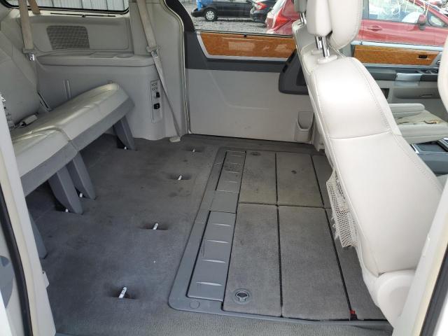 Photo 6 from auction – 2010 CHRYSLER TOWN & COU with VIN 2A4RR7DX5AR421677