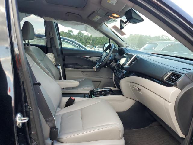 Photo 5 from auction – 2017 HONDA PILOT TOUR with VIN 5FNYF5H92HB007997