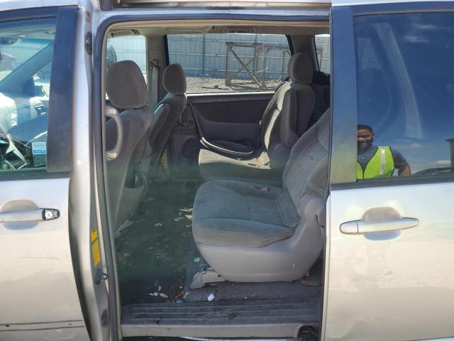Photo 6 from auction – 2004 TOYOTA SIENNA XLE with VIN 5TDZA22CX4S177150