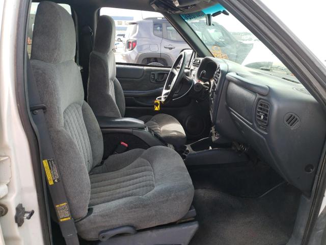 Photo 5 from auction – 2002 CHEVROLET BLAZER with VIN 1GNDT13W32K193595