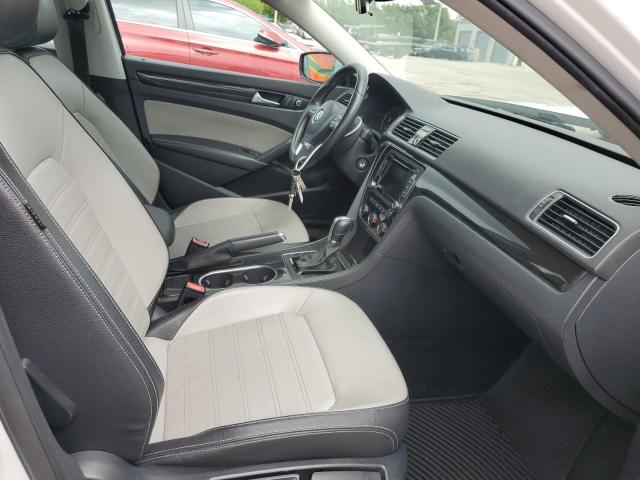 Photo 5 from auction – 2015 VOLKSWAGEN PASSAT SE with VIN 1VWBS7A35FC012993