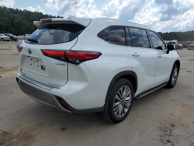 Photo 4 from auction – 2022 TOYOTA HIGHLANDER with VIN 5TDEBRCH5NS094242