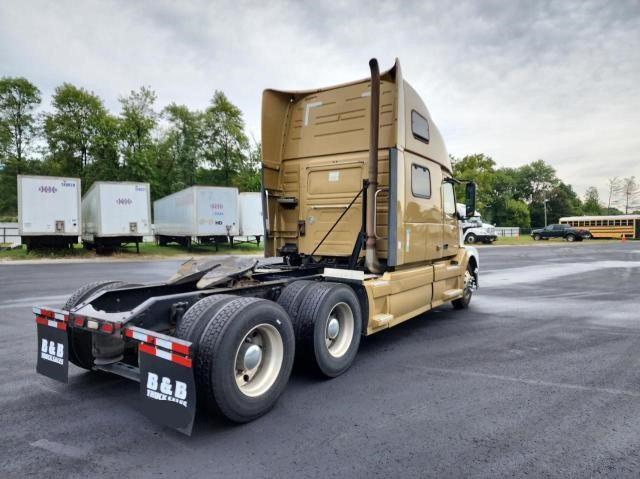 Photo 4 from auction – 2013 VOLVO VN VNL with VIN 4V4NC9EH2DN546599