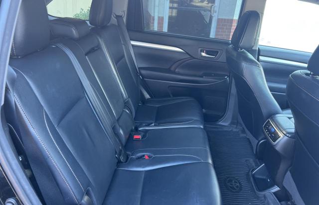 Photo 6 from auction – 2018 TOYOTA HIGHLANDER with VIN 5TDKZRFH4JS530440